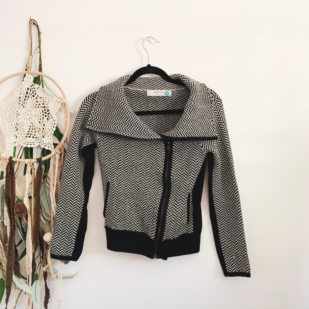 SPARROW JACKET SIZE SMALL MINT COND.